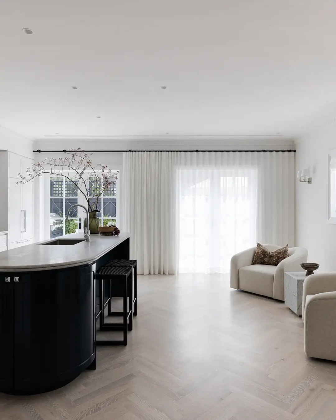 Dover Heights House kitchen featuring the Havwoods Alabastro Herringbone wood flooring.